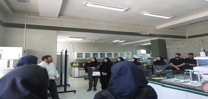 بازدید دانشجویان تحصیلات تکمیلی گروه زیست فناوری دانشگاه اصفهان از پژوهشکده بیوتکنولوژی متابولیت های ثانویه